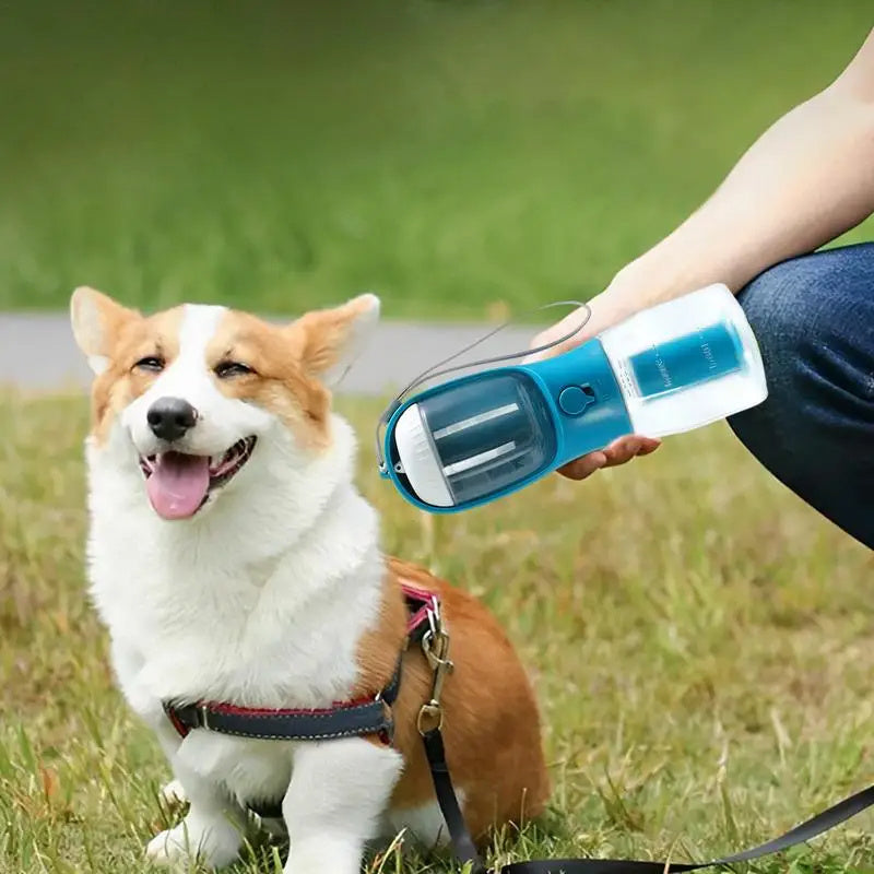 Gourde Multifonction 3-en-1 pour Animaux – Eau, Nourriture & Sacs à Déchets